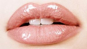 Безоперационное самостоятельное увеличение губ