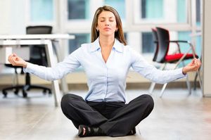 Йога в офисе - научитесь расслабляться