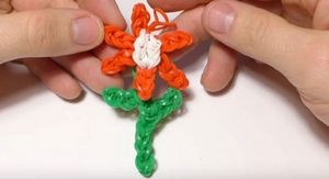 Как сделать цветок из резинок на станке и рогатке: уроки с видео