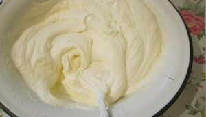 Крем из сметаны и сгущенки для торта: пошаговый рецепт приготовления