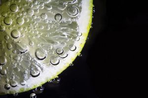Полезные свойства эфирного масла лимона и правила его использования