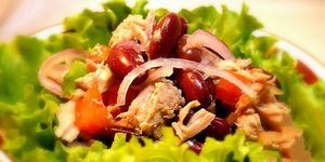 Салат с консервированным тунцом, яйцом и огурцом: пошаговые рецепты