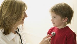 Сухой кашель у ребенка: причины, лекарства и народные средства